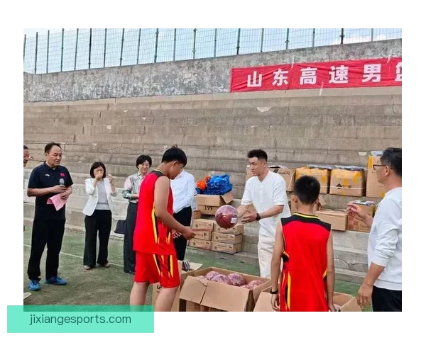 优质偶像山东队长高诗岩亲赴章丘乡村学校开展公益活动